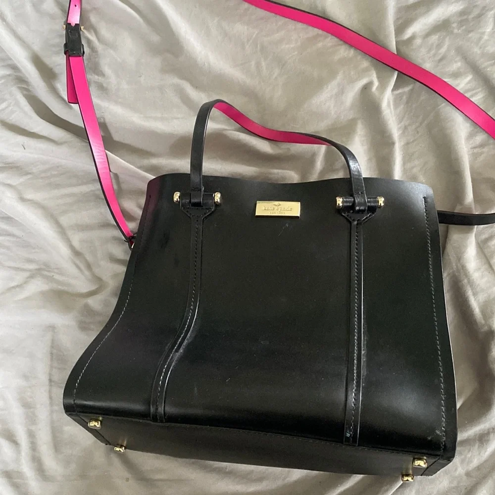 Gorgeous Black with Pink interior Kate Spade Convertible Bucket Purse - Picture 1 of 4